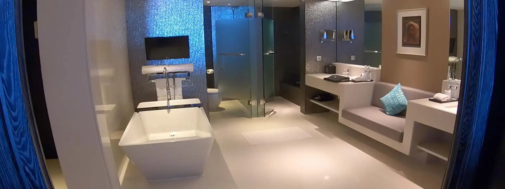 DOUBLE-SIX-LUXURY-HOTEL-SEMINYAK-bathroom