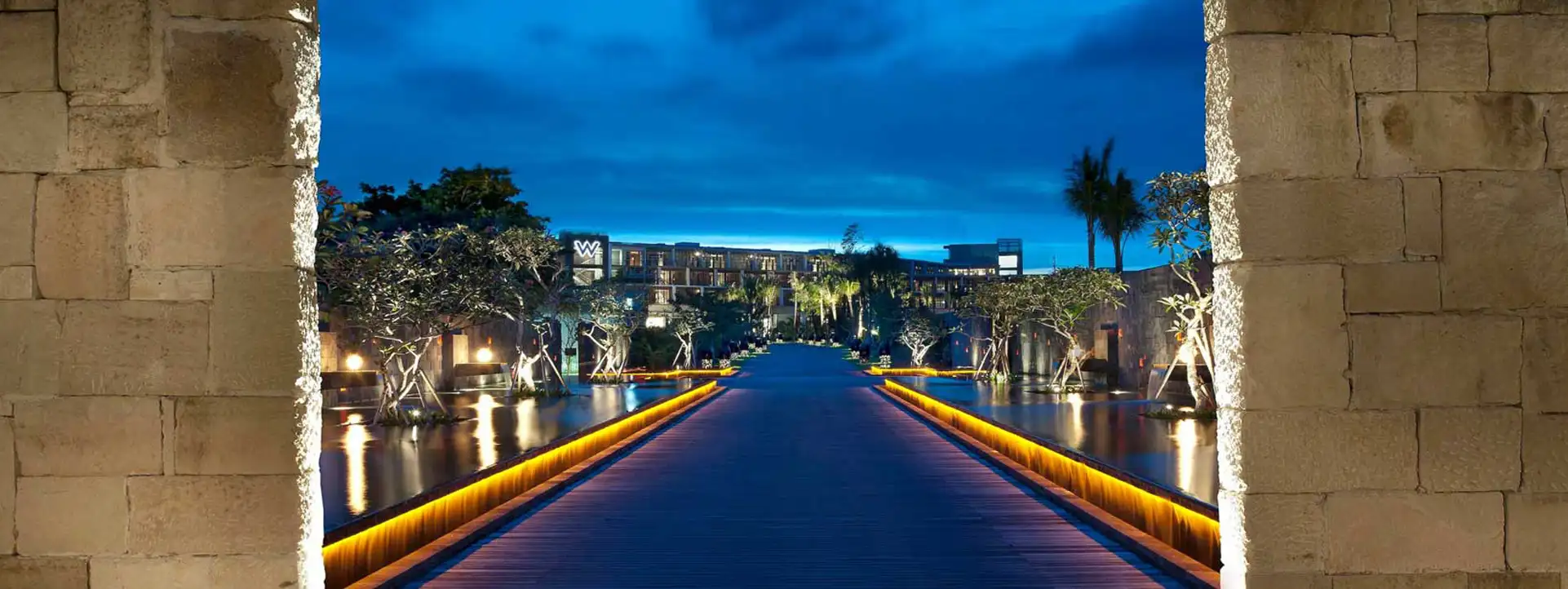 W-HOTEL-BALI-front-driveway-entrance